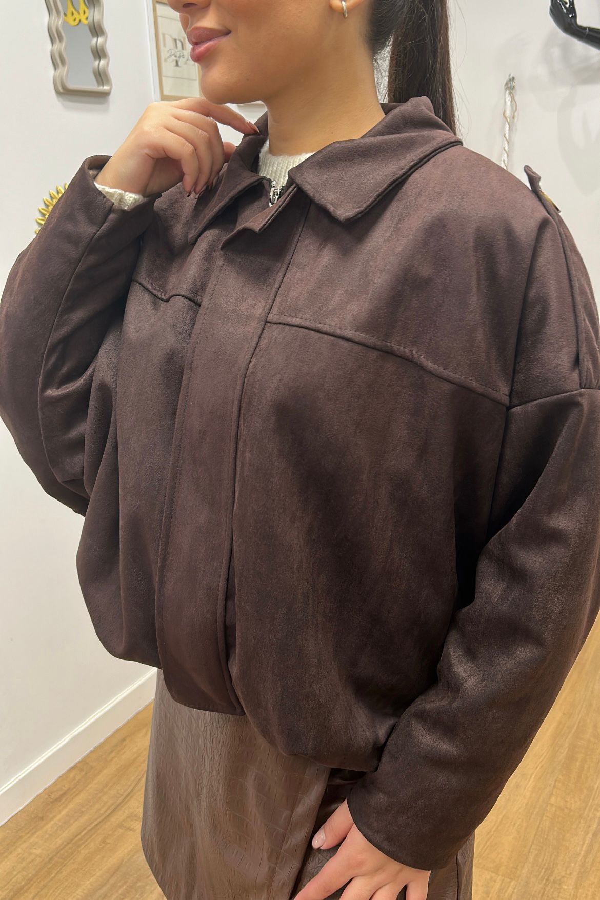 Bomber Suédine – Élégance & Texture