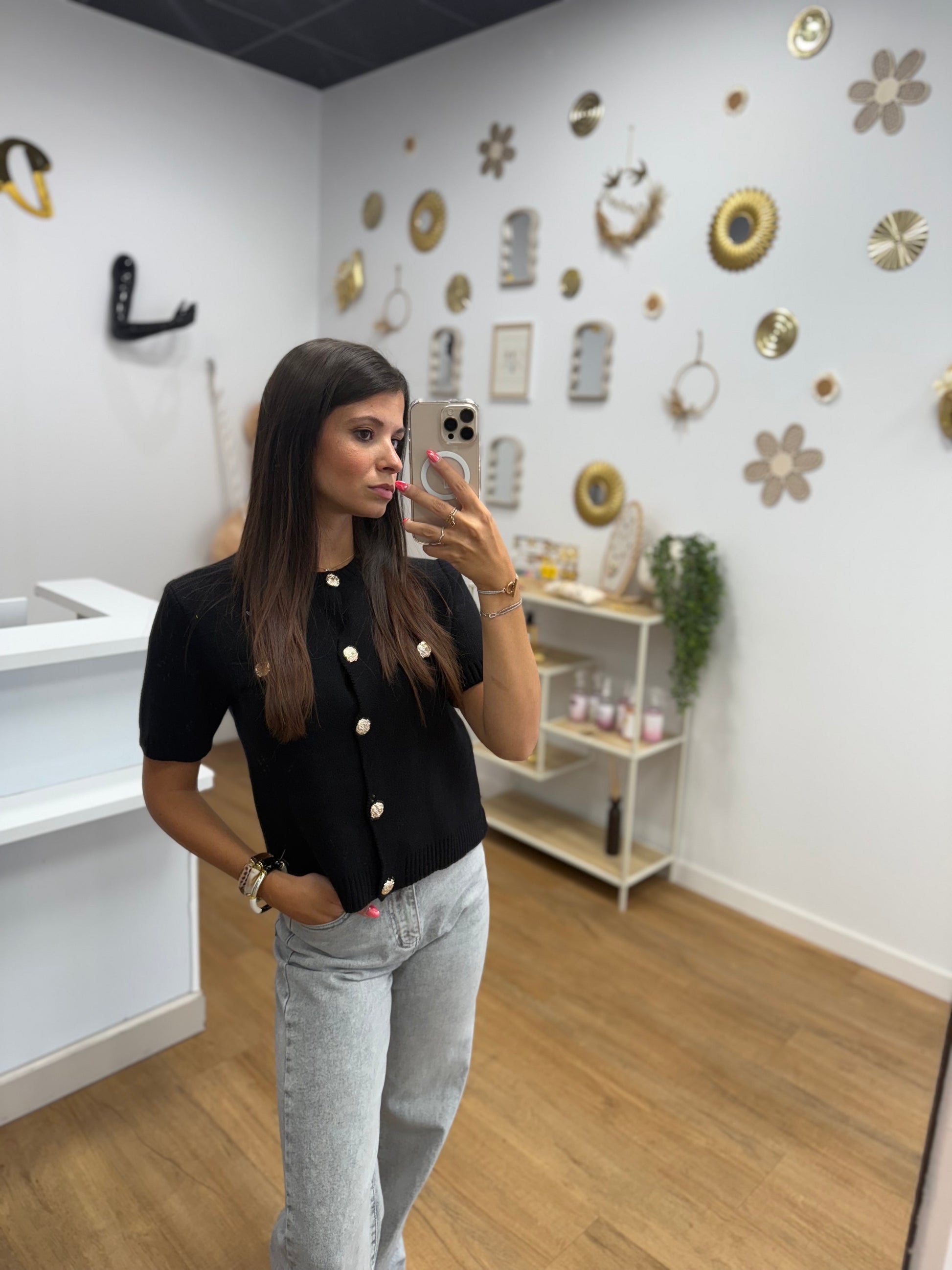 Gilet Cardigan Noir Élégant avec Bouton Doré – Chic et Confortable