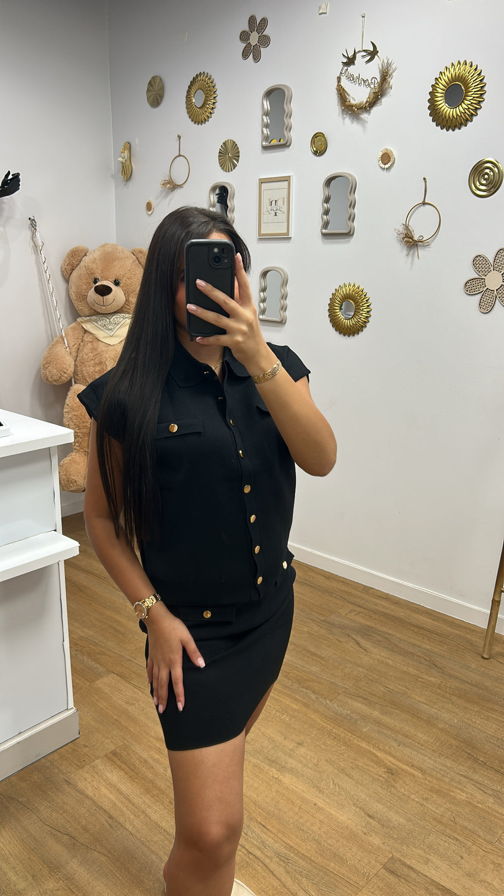 Ensemble Cardigan Chic et Jupe Élégante avec Bouton Doré