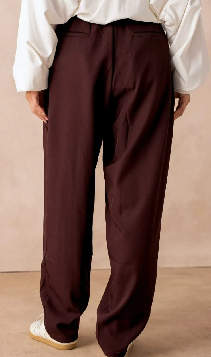 Pantalon à pinces bordeaux femme – Coupe élégante & tendance