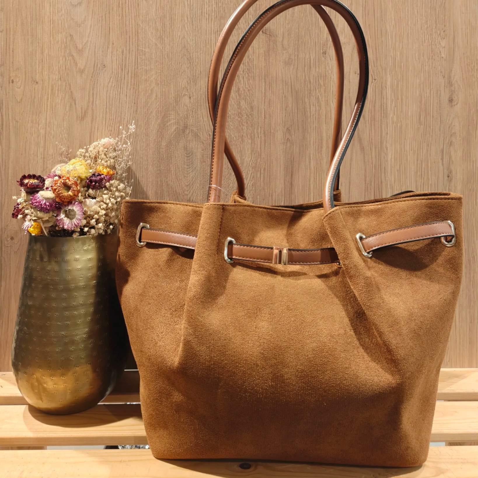 Sac en suédine camel – Format pratique & chic