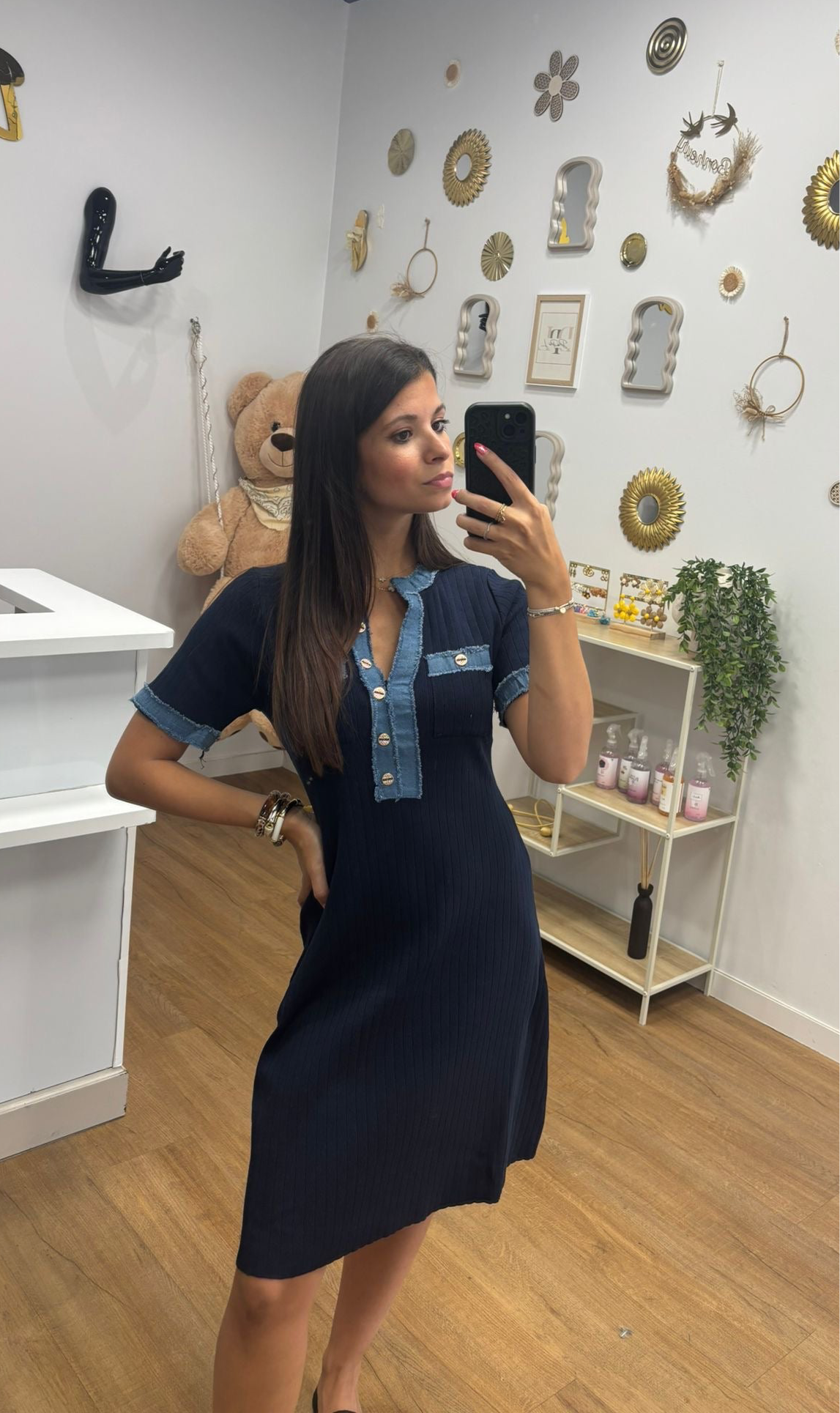 Robe Courte Bleue Marine avec Détails en Jean et Boutons Strass