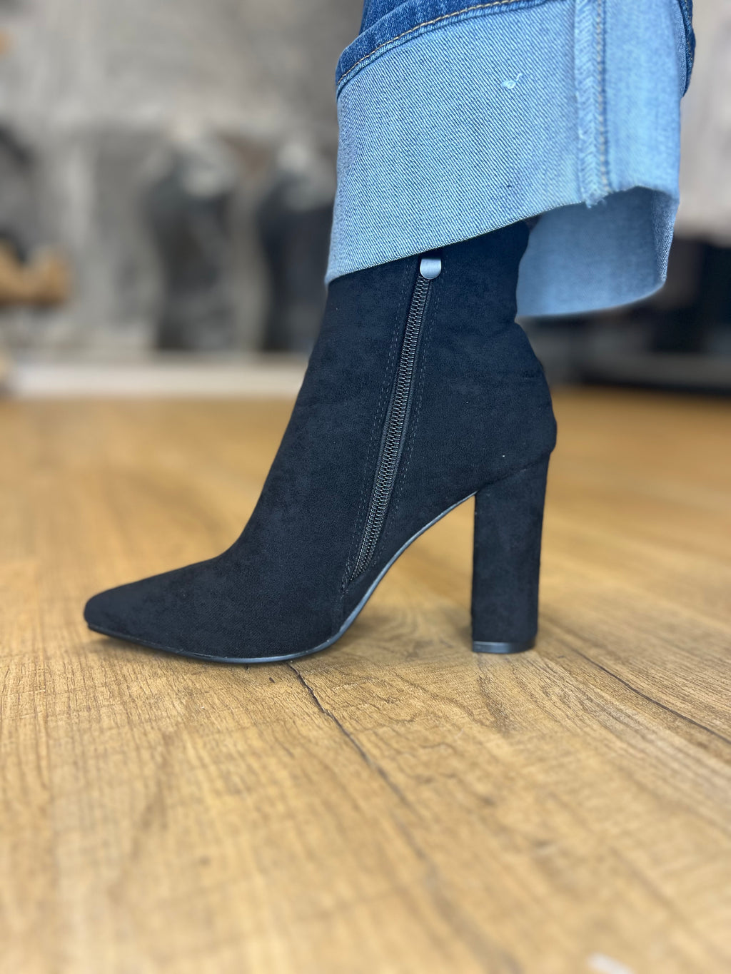 Bottines à Talon Carré – Élégance & Maintien