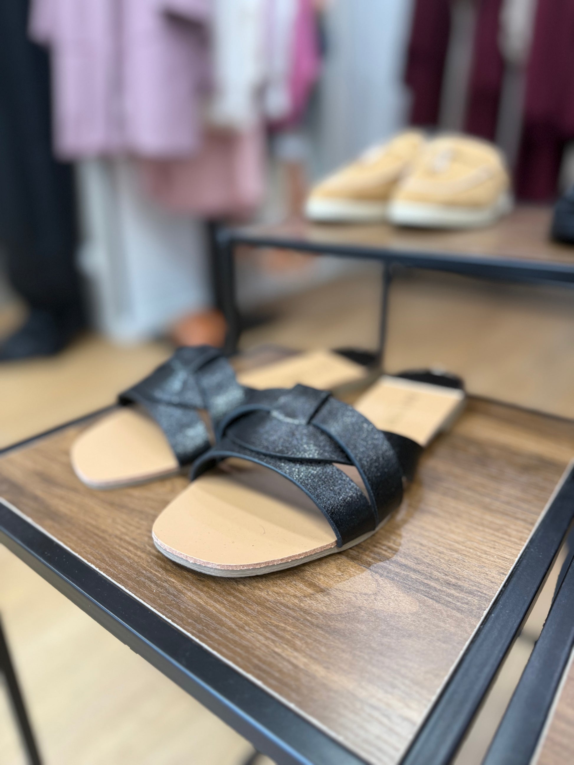 DESTOCKAGE - Claquettes Noir