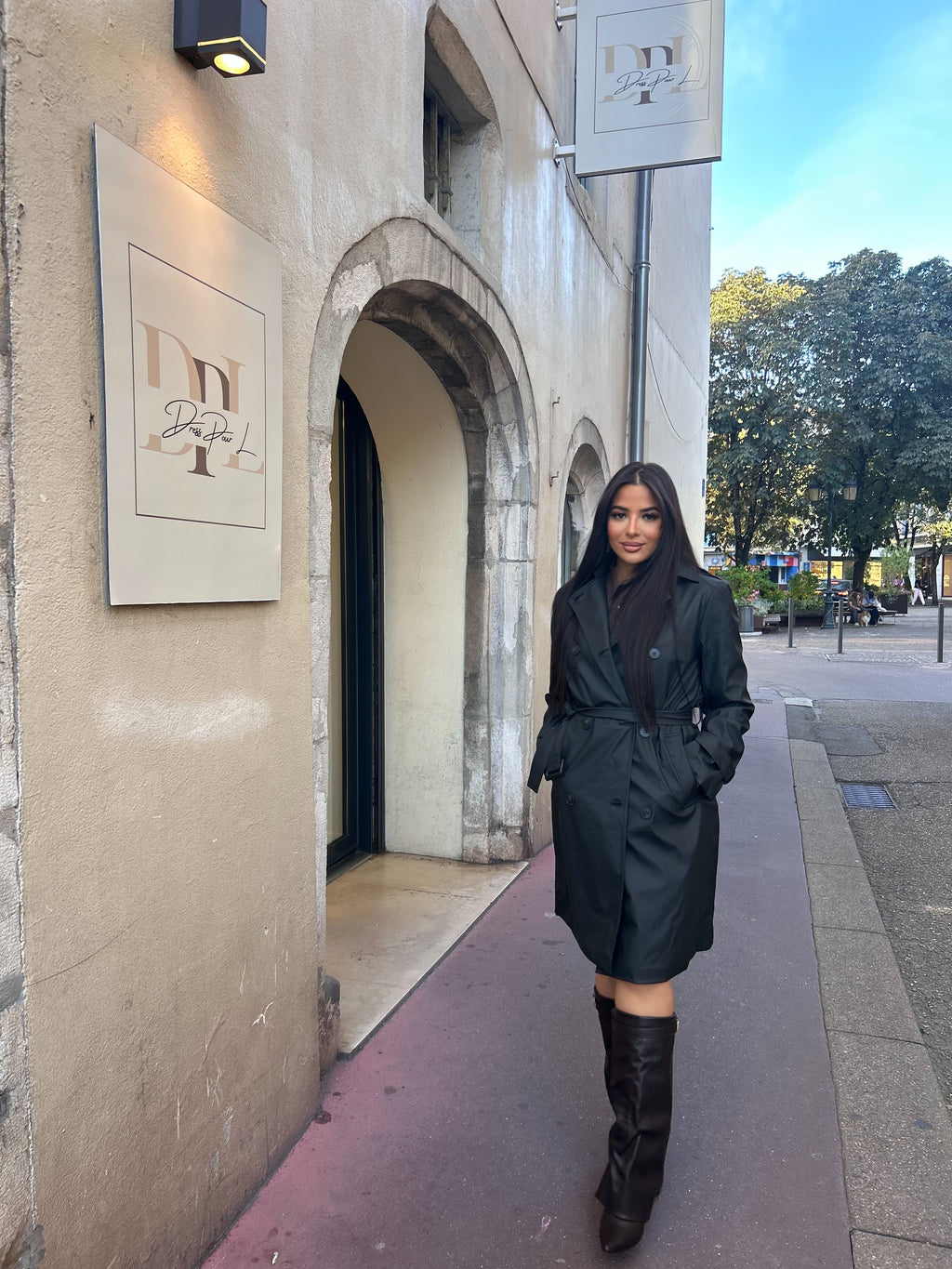 Trench Coat Imperméable Court à Poches Noir – Élégance Moderne Femme