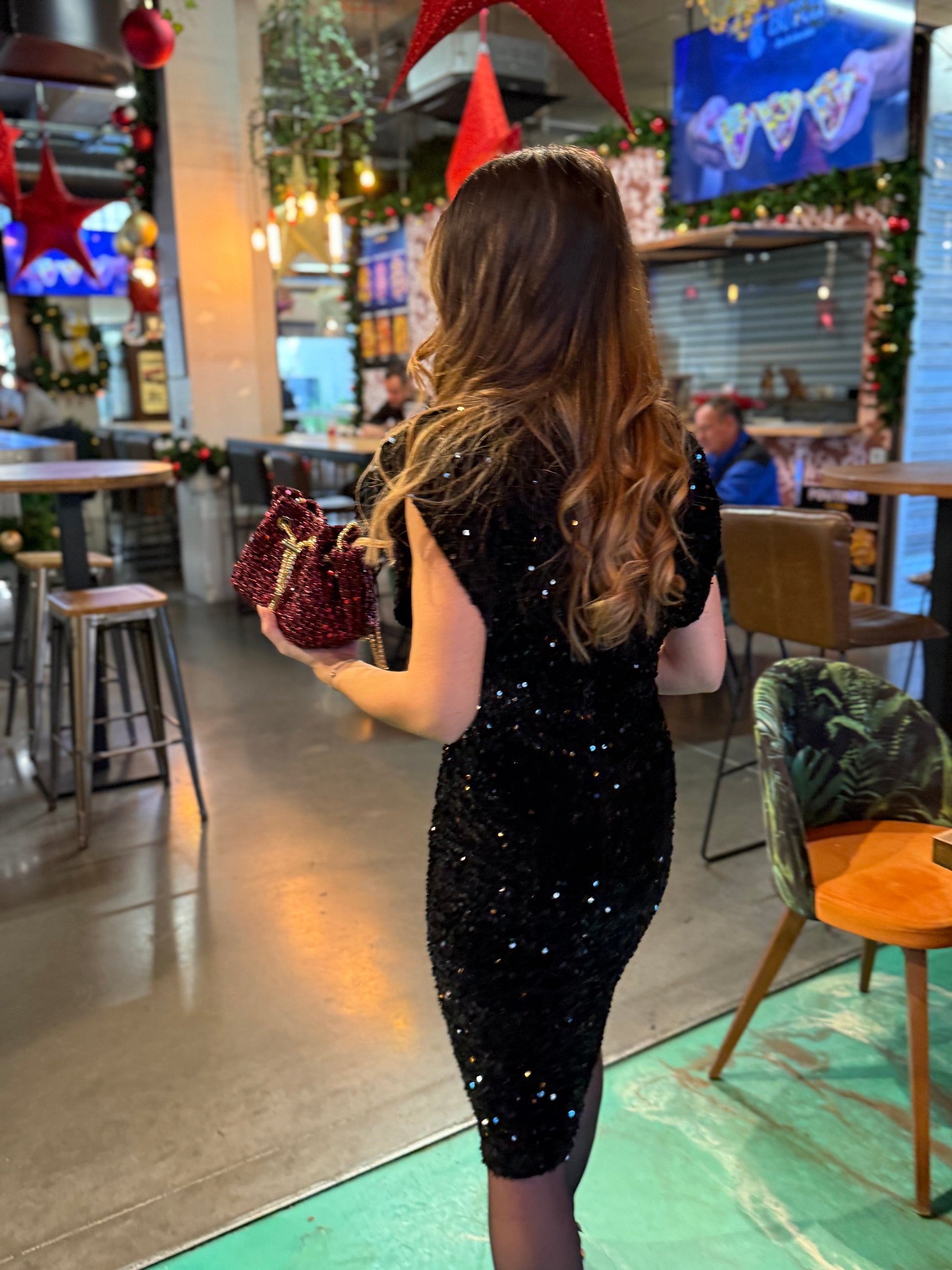 Robe à sequins noir – Look festif & scintillant