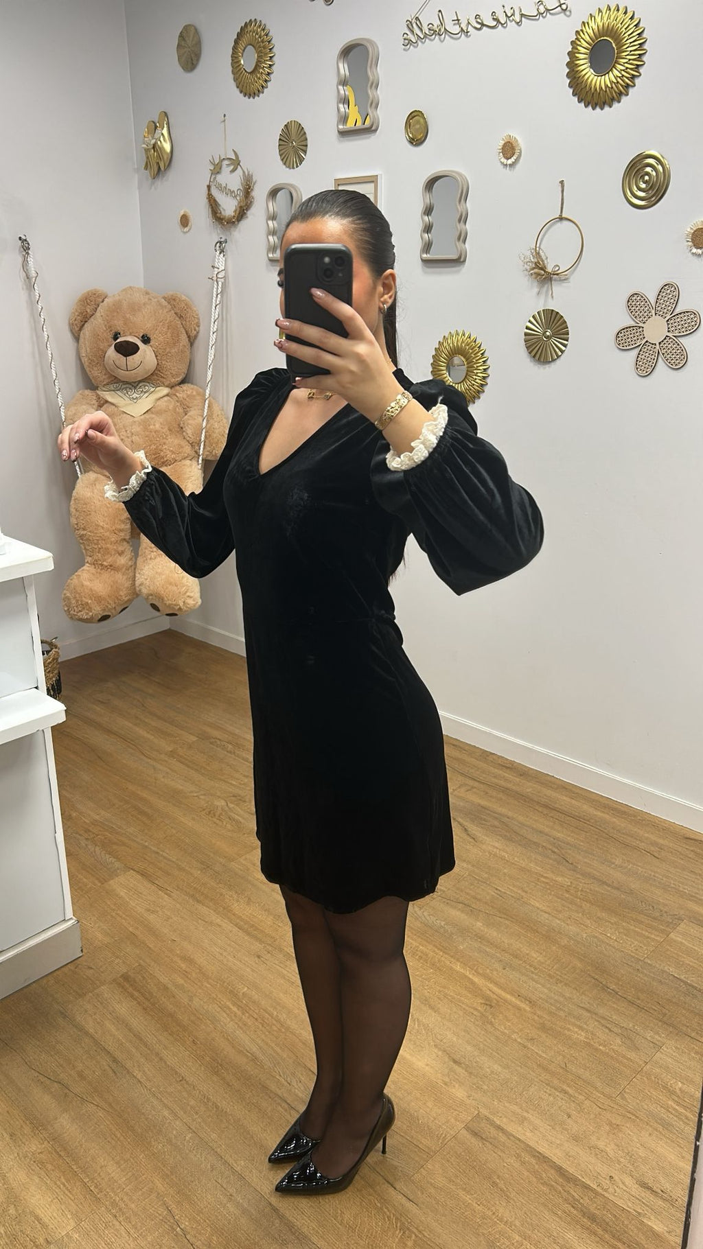 Robe Noire Douce – Détails Manches Élégants