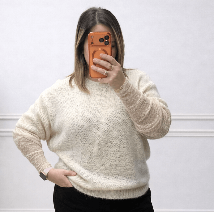 Pull Beige à Manches Dentelle – Élégance Douce